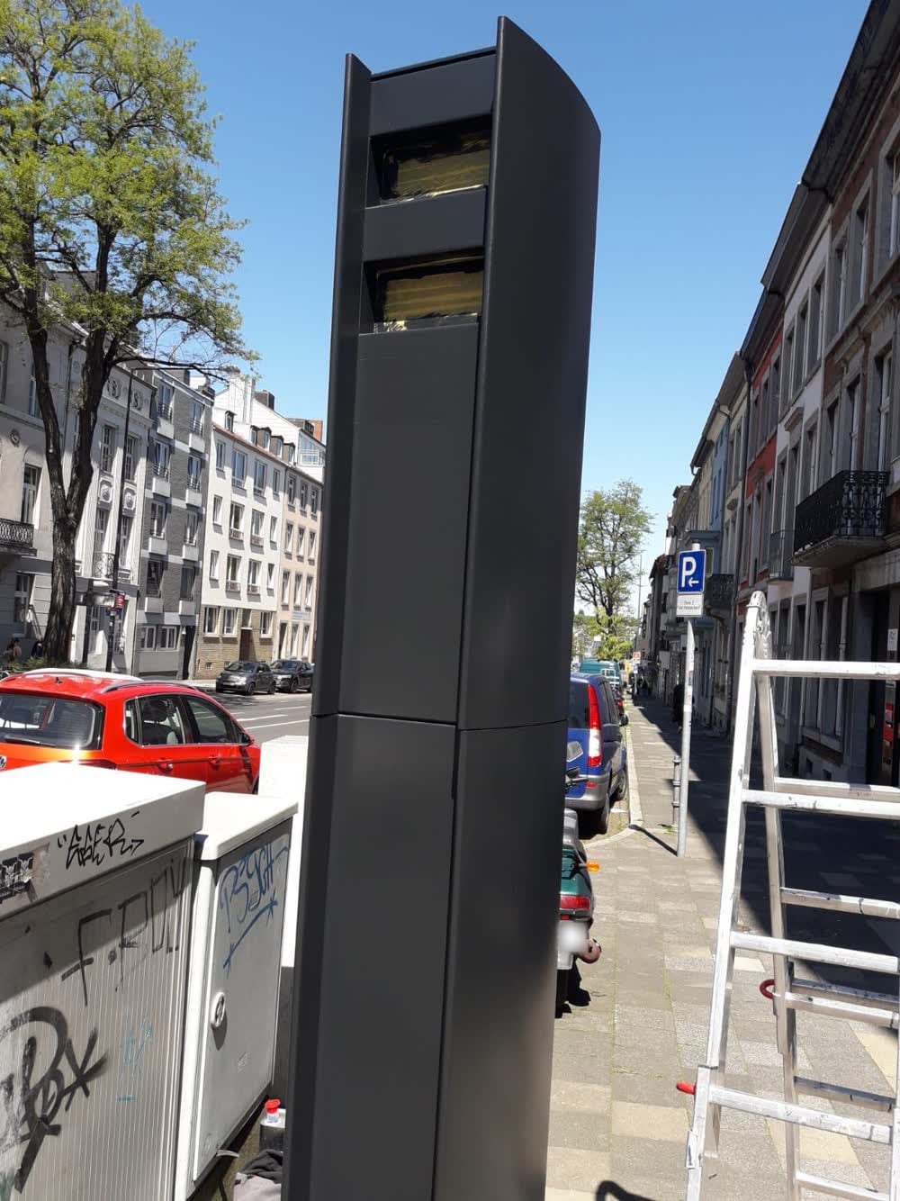 Messsäule in der Innenstadt nach der Behandlung, sauber
